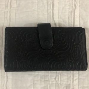 Black Embossed Top Grain Leather Cowhide.                        6-1/2” x 3-3/4”